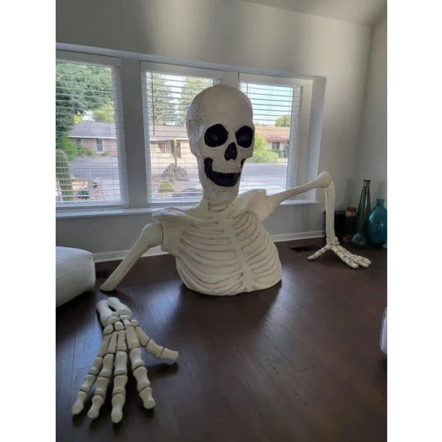 🎃Halloween Pre-sale 50% OFF🔥–Towering Skeleton with LED Eyes & Haunting Sounds👻